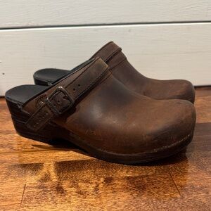 Dansko Brown leather Size 40 clogs
